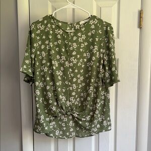 Lush Green Tie Front Short Sleeve Blouse